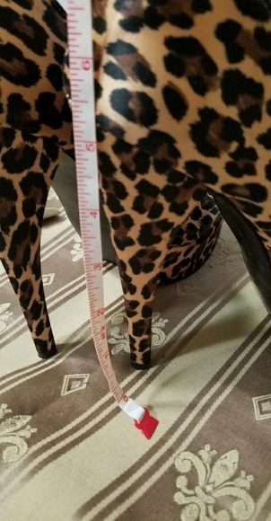 BEBE Sexy Leopard Print Shoes - Picture 3 of 3
